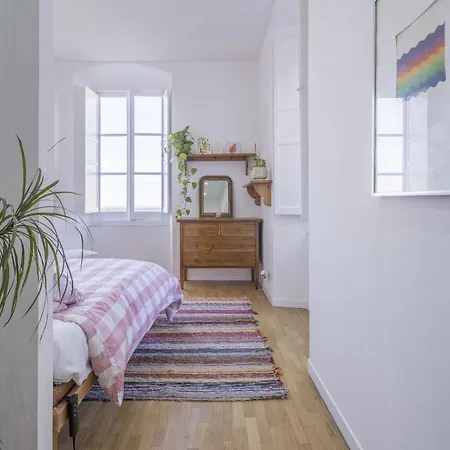 Apartment Cozy Nest With Parking, *