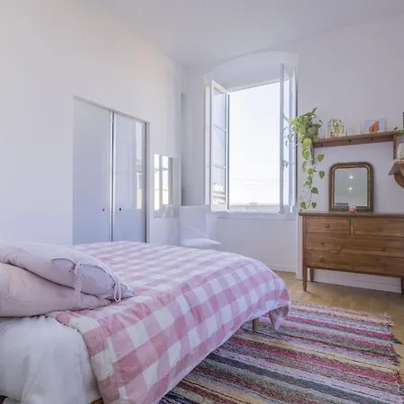 Cozy Nest With Parking, アパート ボリアスコ