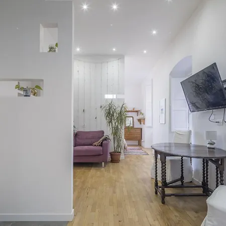 Cozy Nest With Parking, アパート ボリアスコ