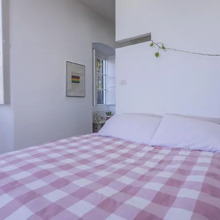 Cozy Nest With Parking,