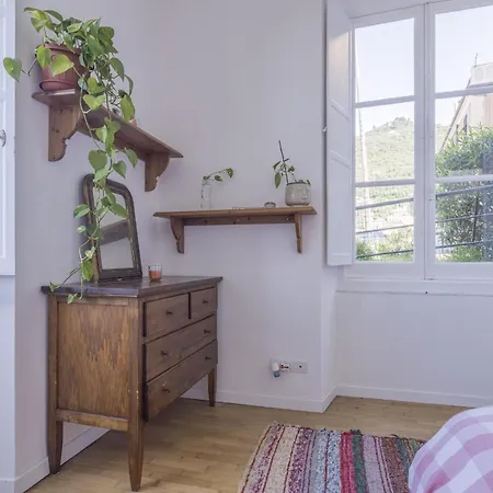 Cozy Nest With Parking,