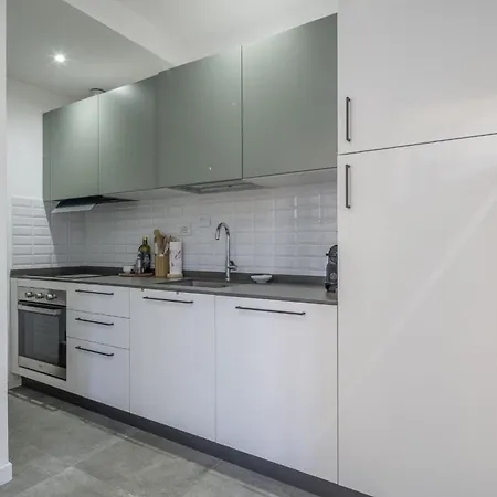 Cozy Nest With Parking, Apartment