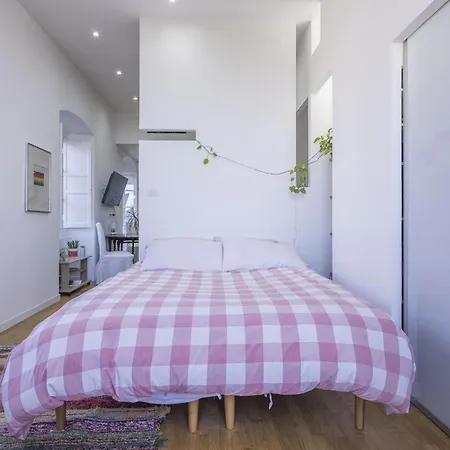 Cozy Nest With Parking, Apartmán