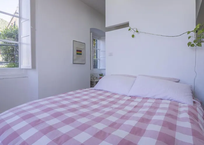 Cozy Nest With Parking,