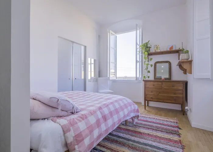 Cozy Nest With Parking, דירה בוליאסקו
