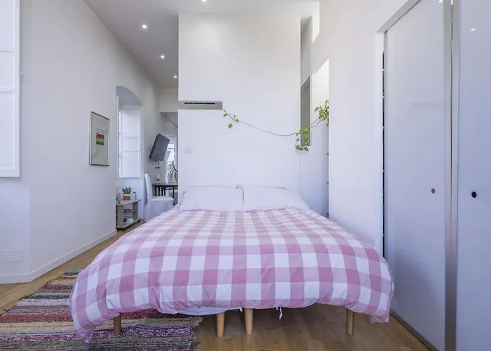 Cozy Nest With Parking, Apartment