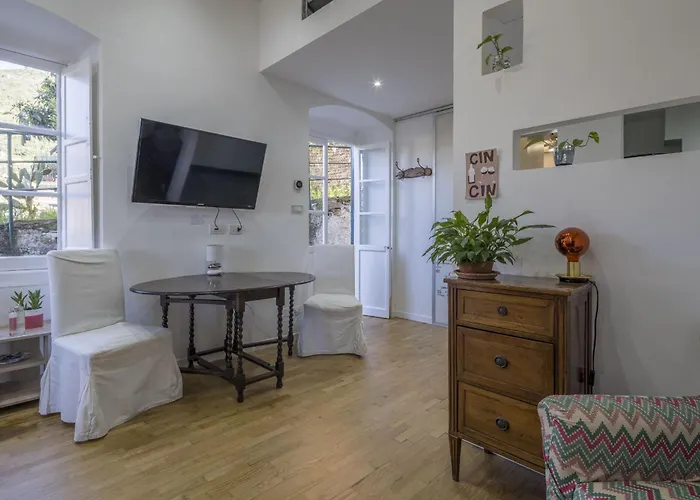 Apartment Cozy Nest With Parking, *